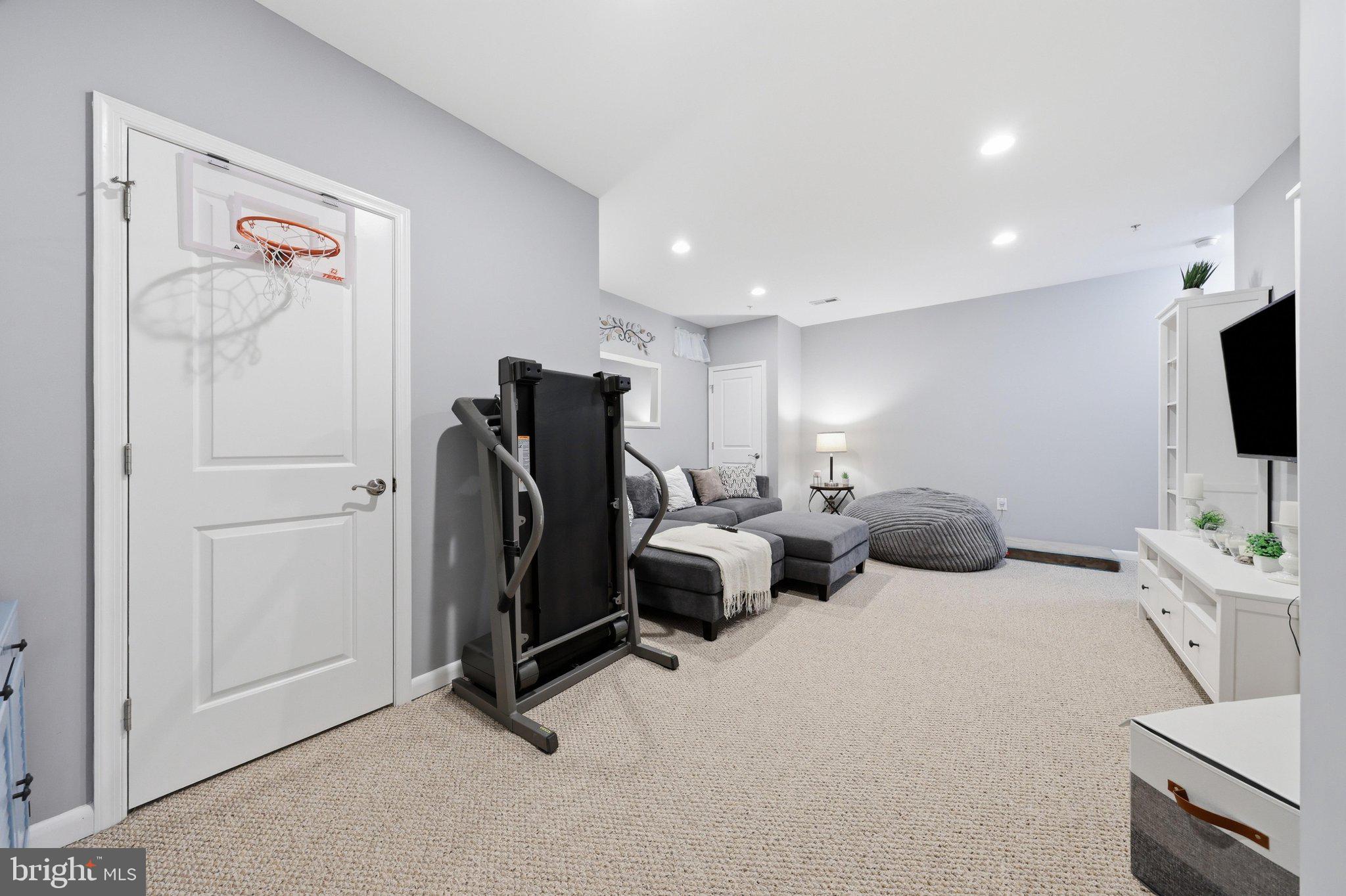 NORTH POINTE - Residential