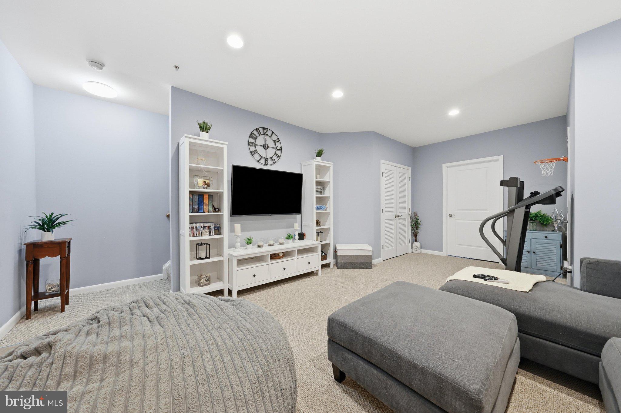 NORTH POINTE - Residential