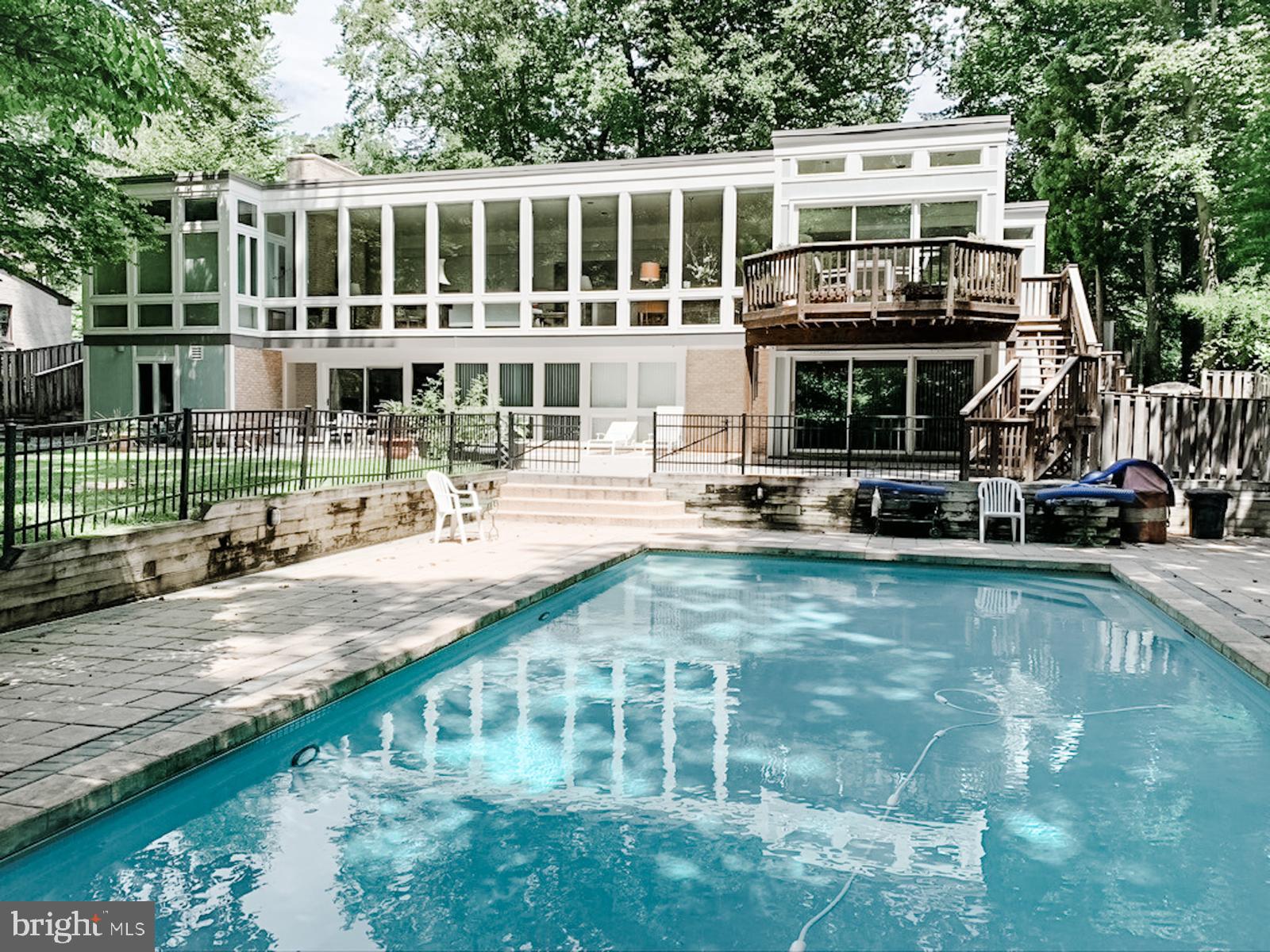 BANNOCKBURN ESTATES - Residential