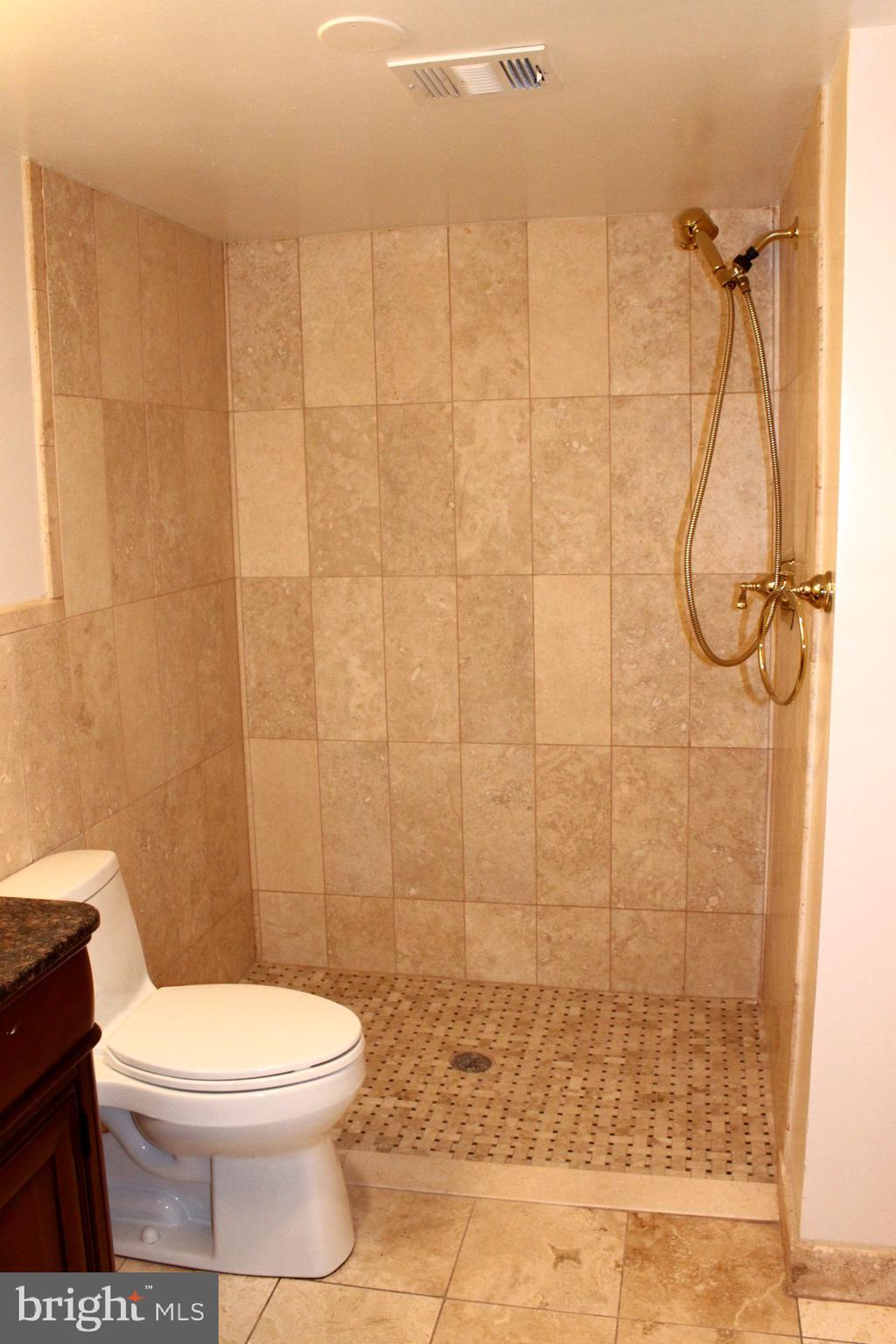 RESTON - Residential Lease