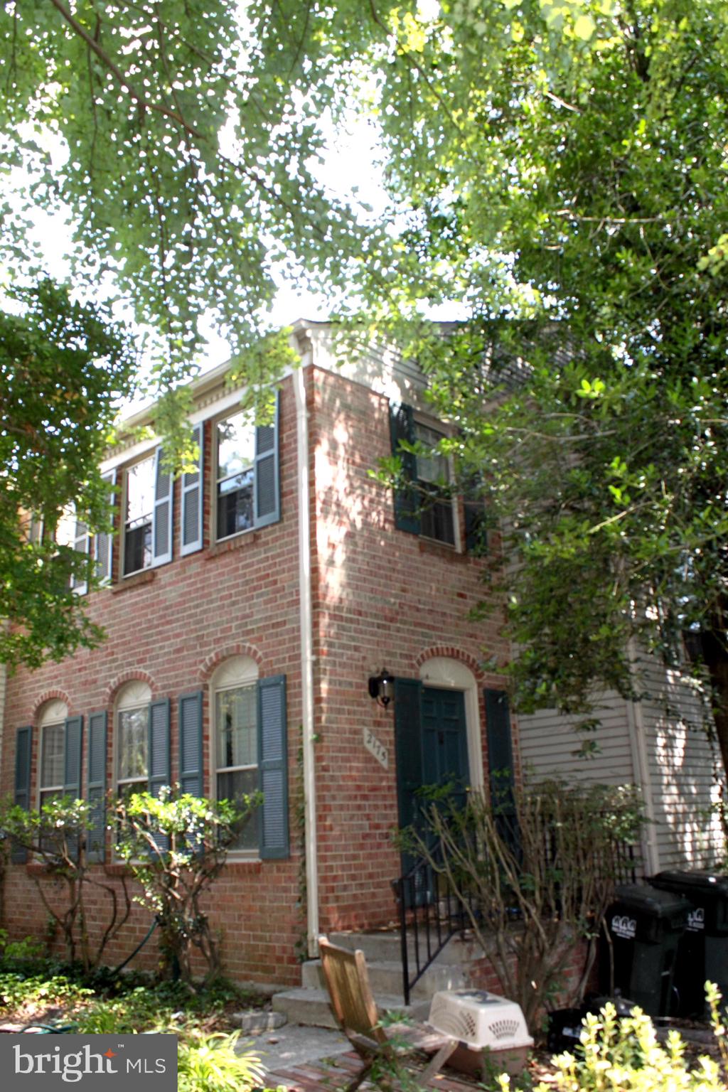 Great end unit townhome in the heart of Reston. There are 4 bedrooms and 3.5 baths! Hardwood floors, updated  gorgeous kitchen with high level 5  granite countertops, modern maple cabinets and brand new  ceramic tile floor and plank floor in eating area. Also freshly painted!  Updated bathrooms and new recessed lighting in living area.  This gorgeous townhome is in  a great location in Reston.  The basement Lower level has  beautiful travertine tile floors, 4th bedroom, full bath and fireplace.  Also extra refrigerator and microwave with washer and dryer. Backs to trees for privacy, two parking spaces for parking. Pets case by case are allowed contact agent for more information.
Minimum credit score 650,  debt ratio less 33% percent of income, credit and background check required.