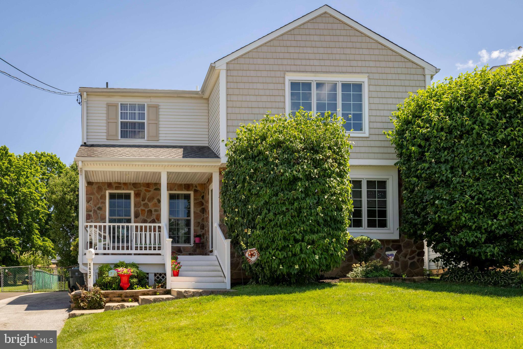 WILLOW MANOR - Residential