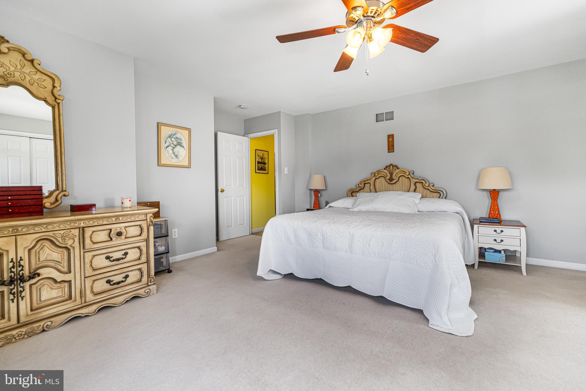 WILLOW MANOR - Residential