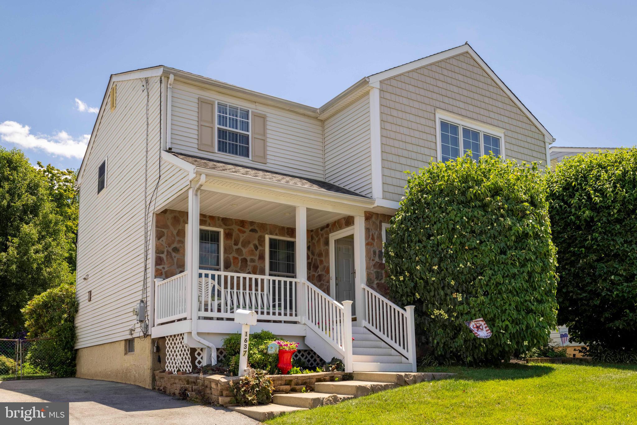 WILLOW MANOR - Residential