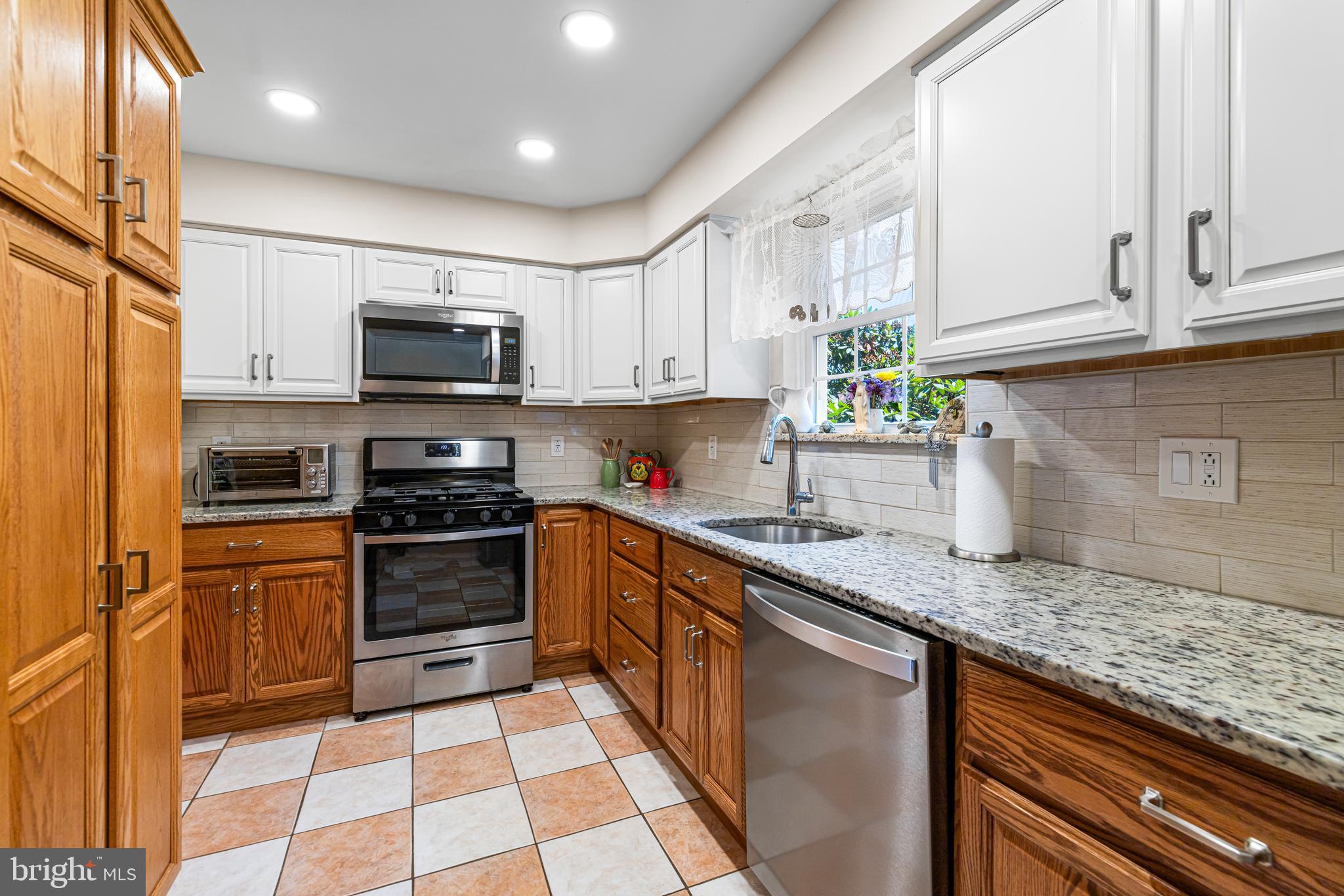 WILLOW MANOR - Residential