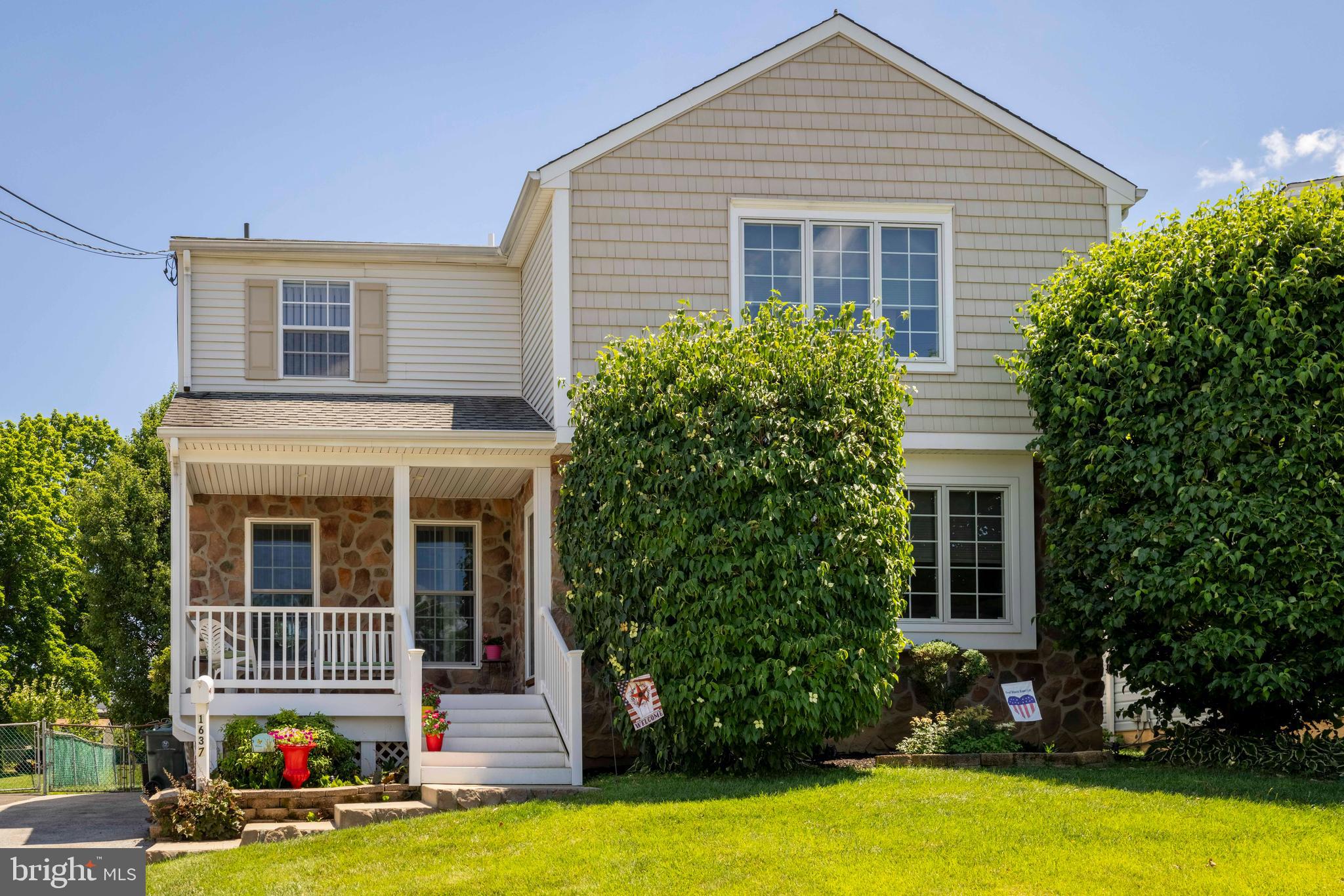 WILLOW MANOR - Residential