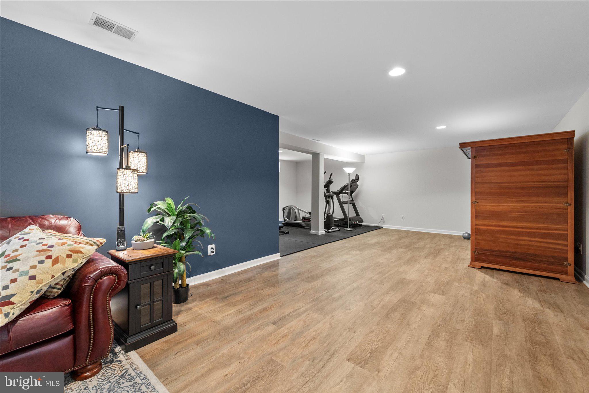 MEADOWBROOK WOODS - Residential