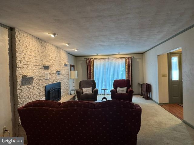 COLONIAL HILLS - Residential