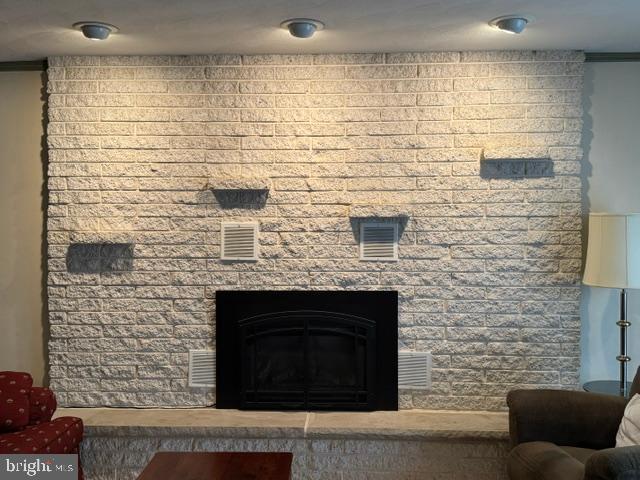 COLONIAL HILLS - Residential