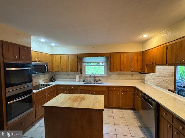 COLONIAL HILLS - Residential