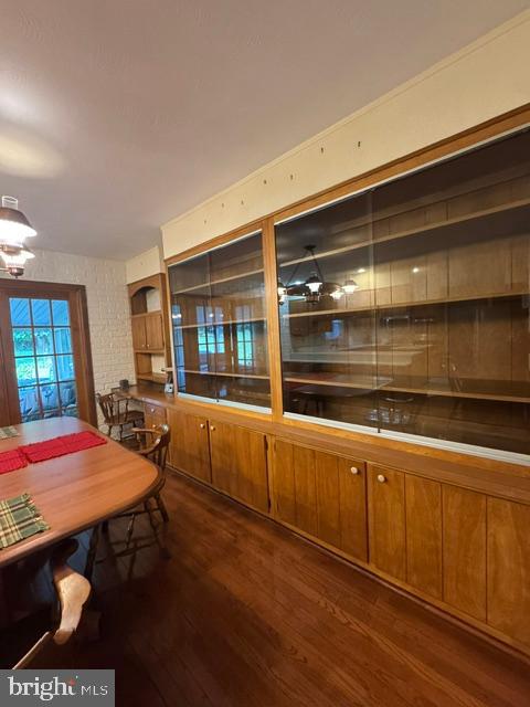 COLONIAL HILLS - Residential