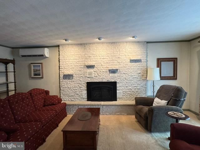 COLONIAL HILLS - Residential