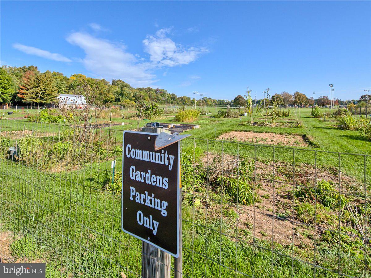 BALLENGER CREEK CENTER POND - Residential