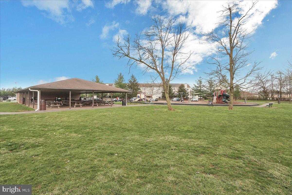 BALLENGER CREEK CENTER POND - Residential