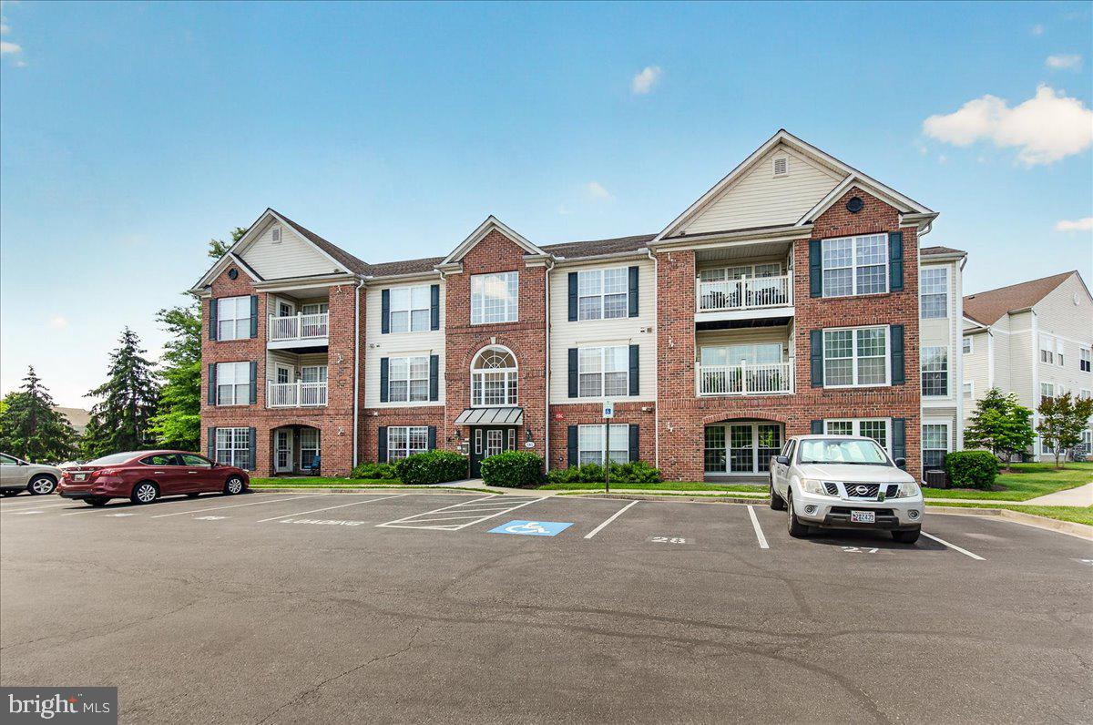 BALLENGER CREEK CENTER POND - Residential