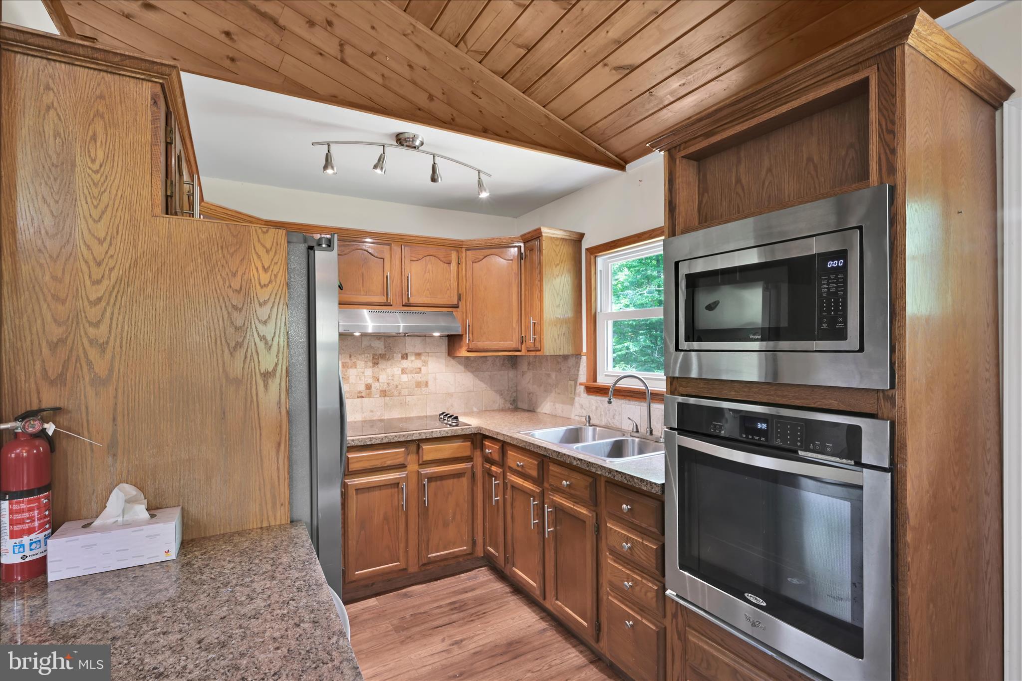 LAKE WYNONAH - Residential