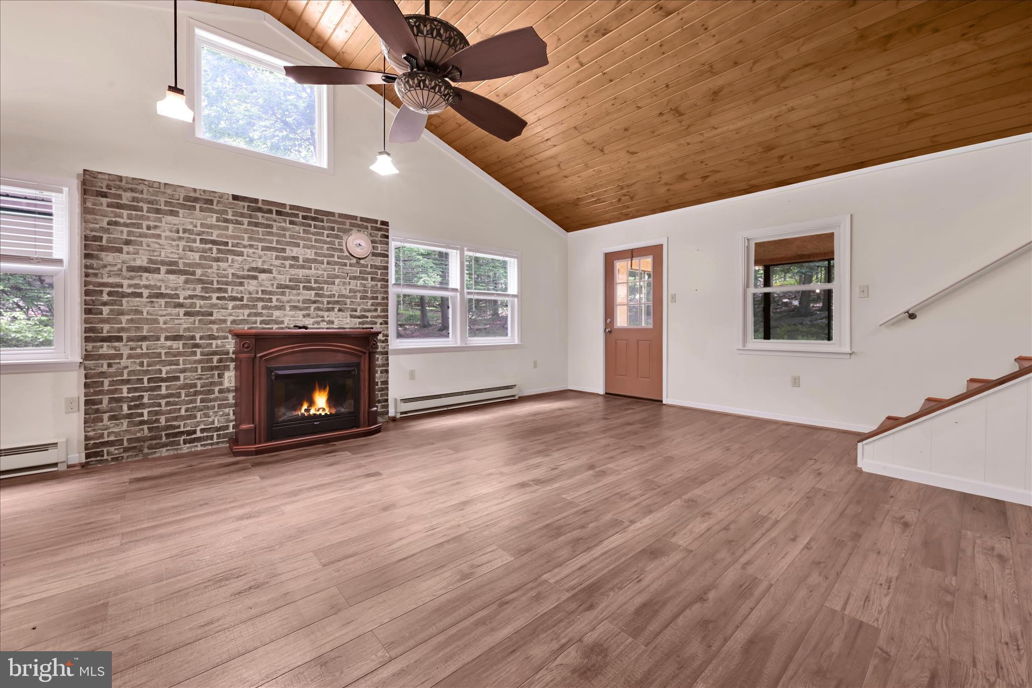 LAKE WYNONAH - Residential