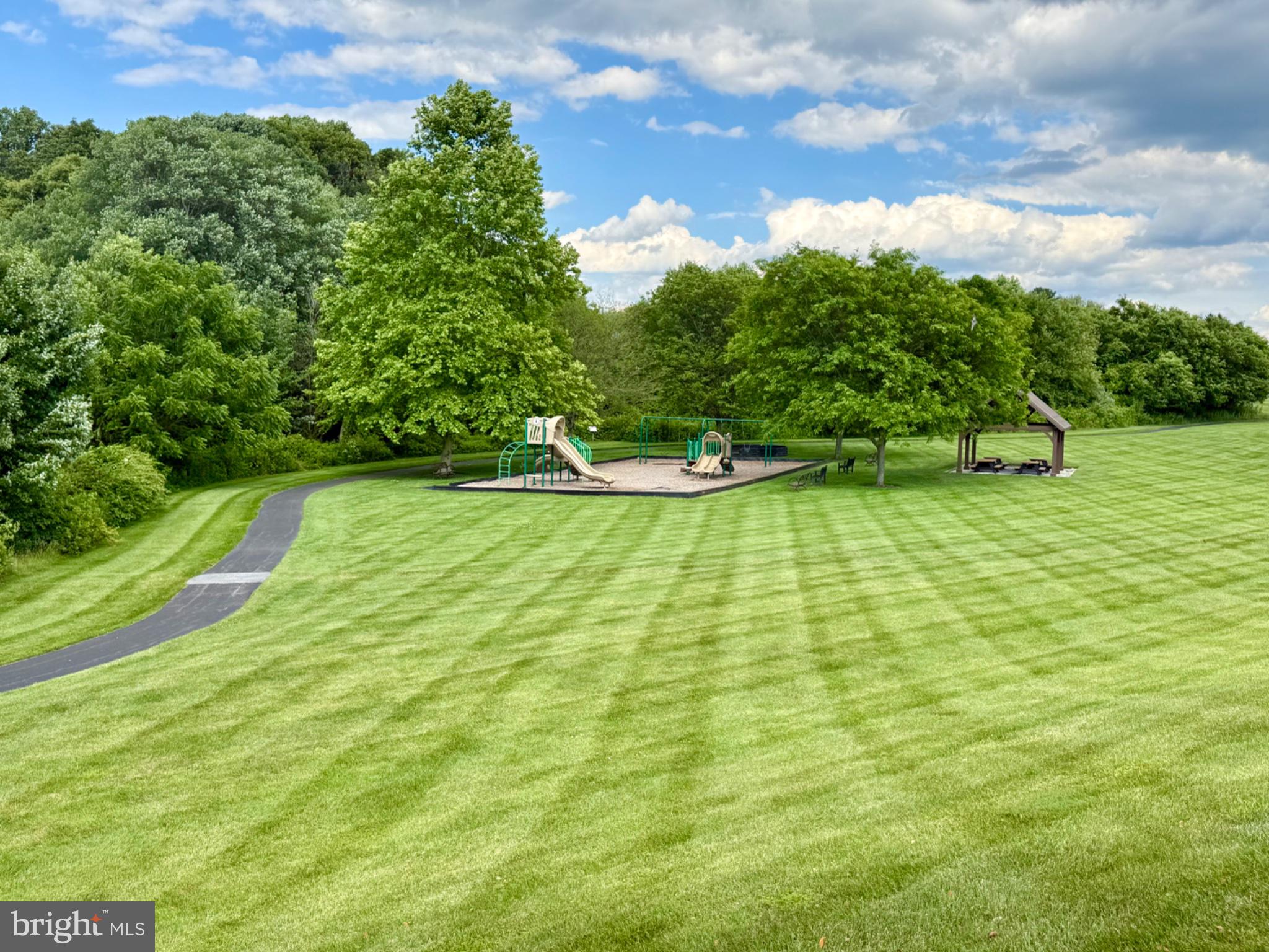 COUNTRY WALK - Residential