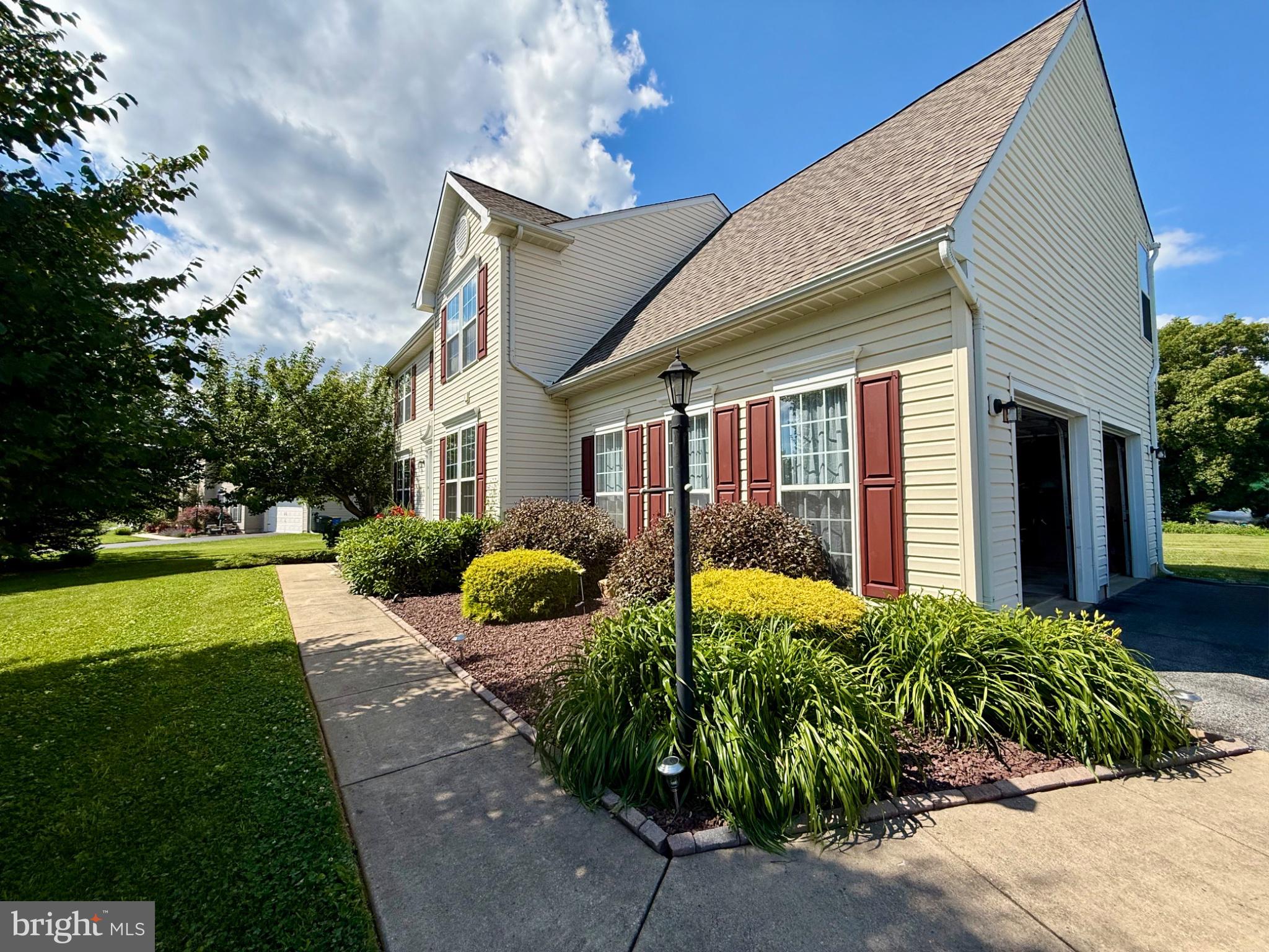 COUNTRY WALK - Residential