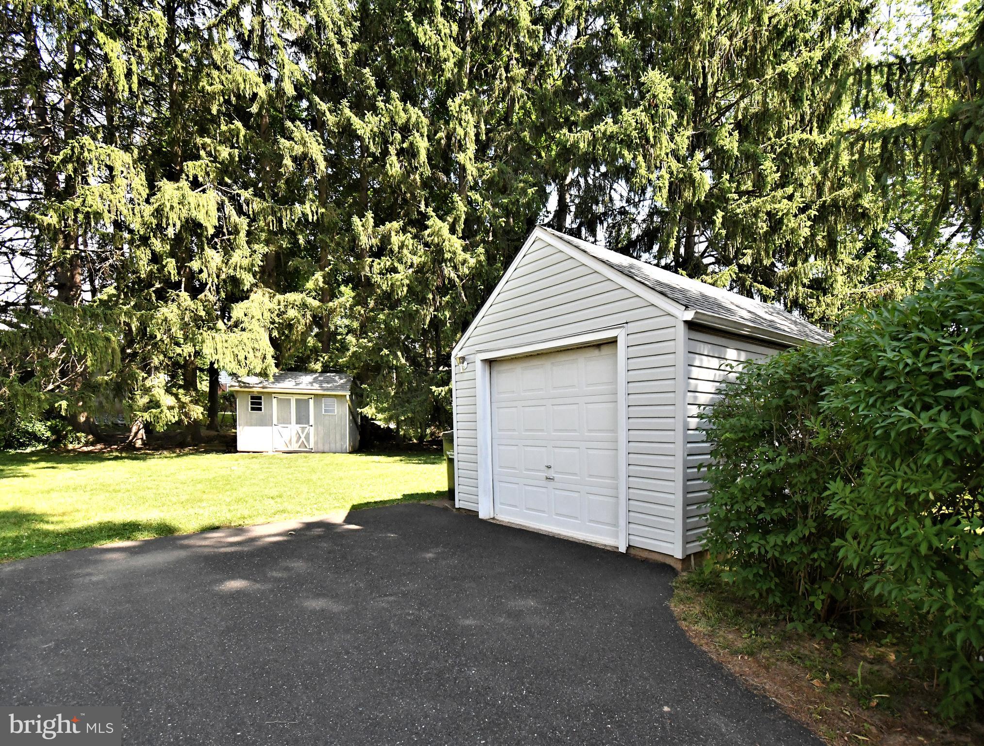 MORELAND MANOR - Residential