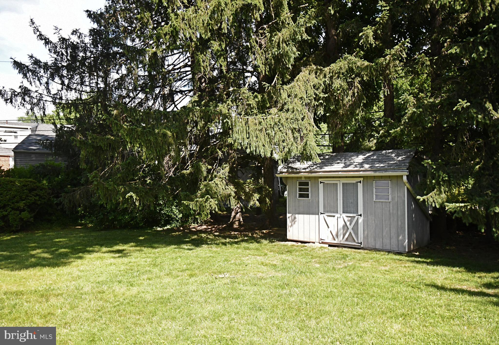 MORELAND MANOR - Residential