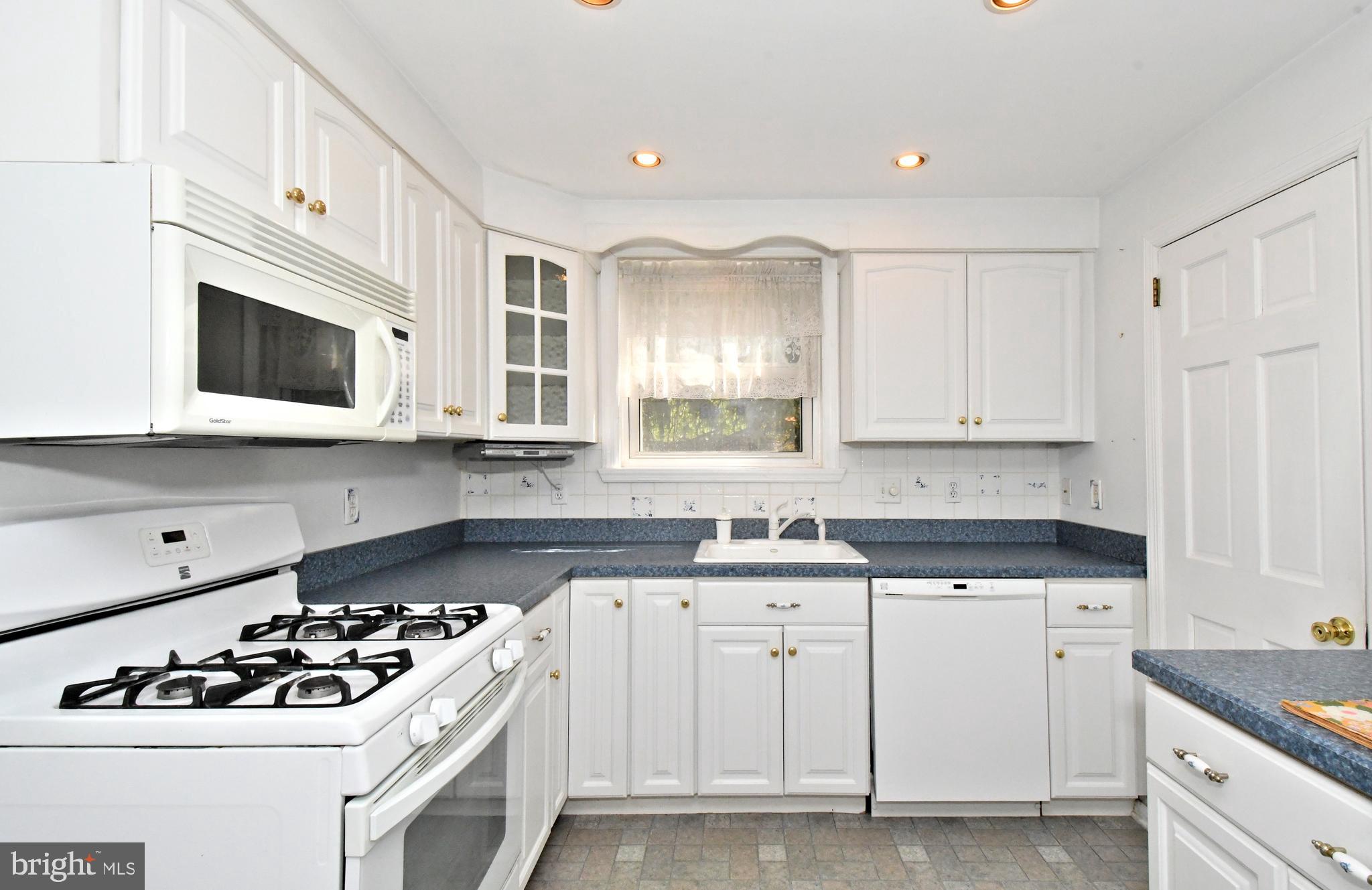 MORELAND MANOR - Residential