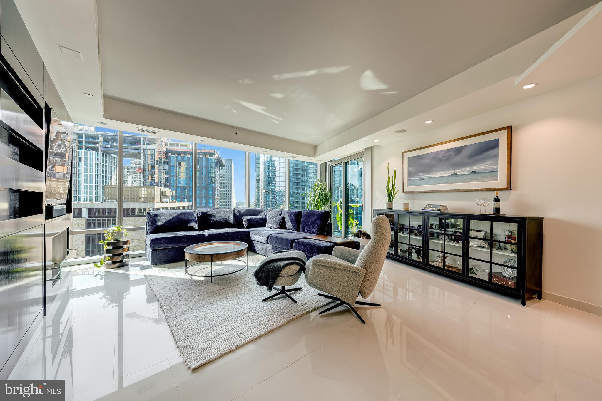 TURNBERRY TOWER - Residential