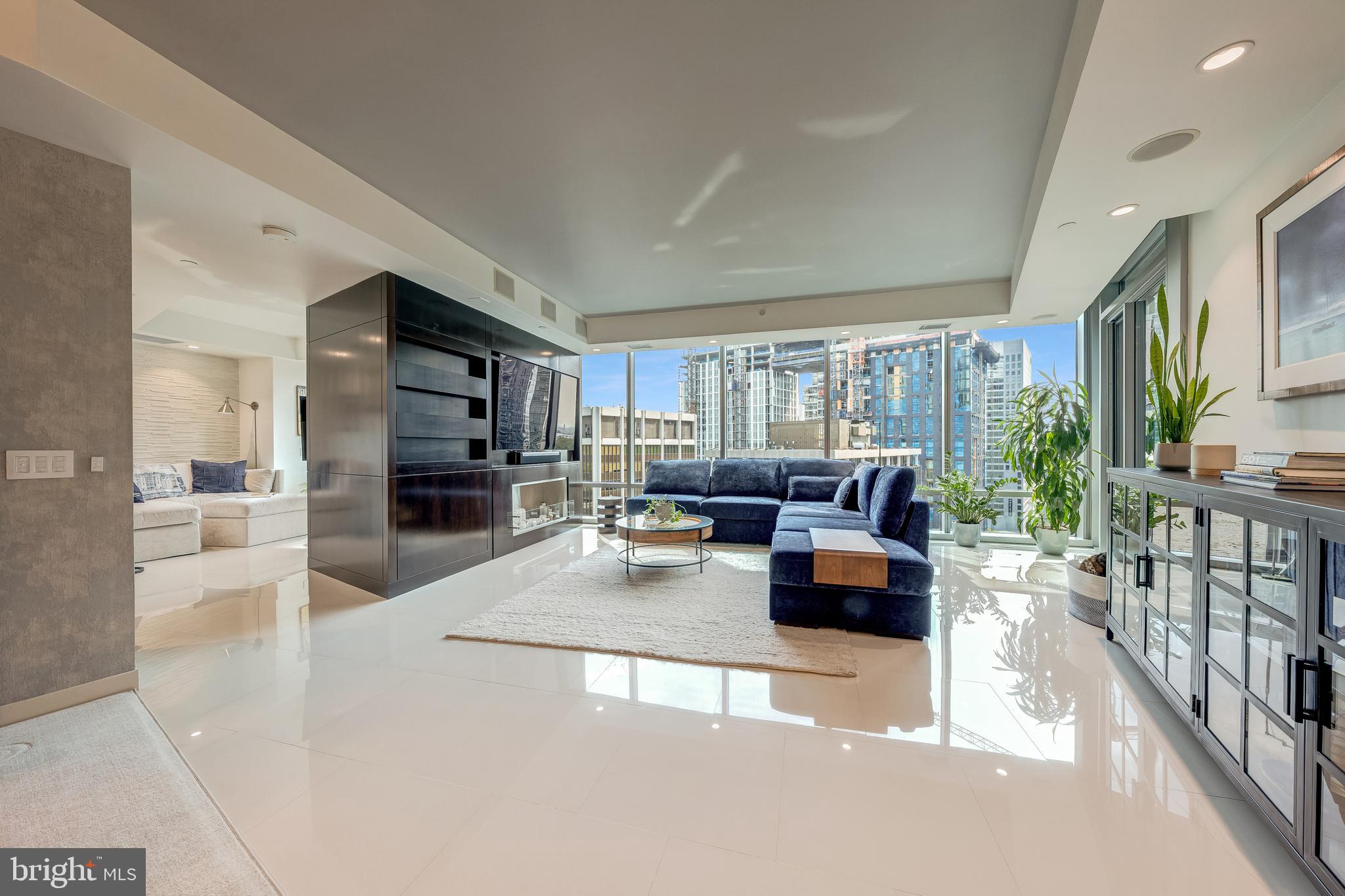 TURNBERRY TOWER - Residential