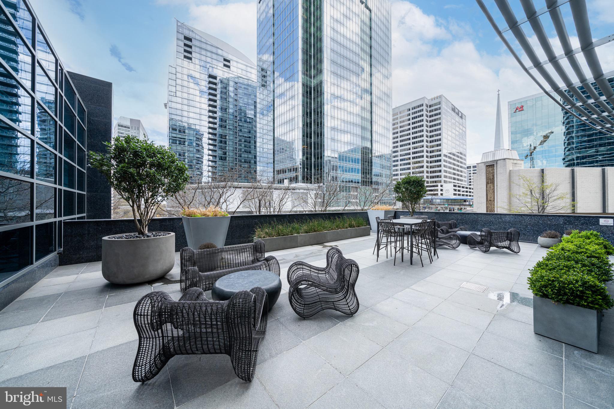 TURNBERRY TOWER - Residential