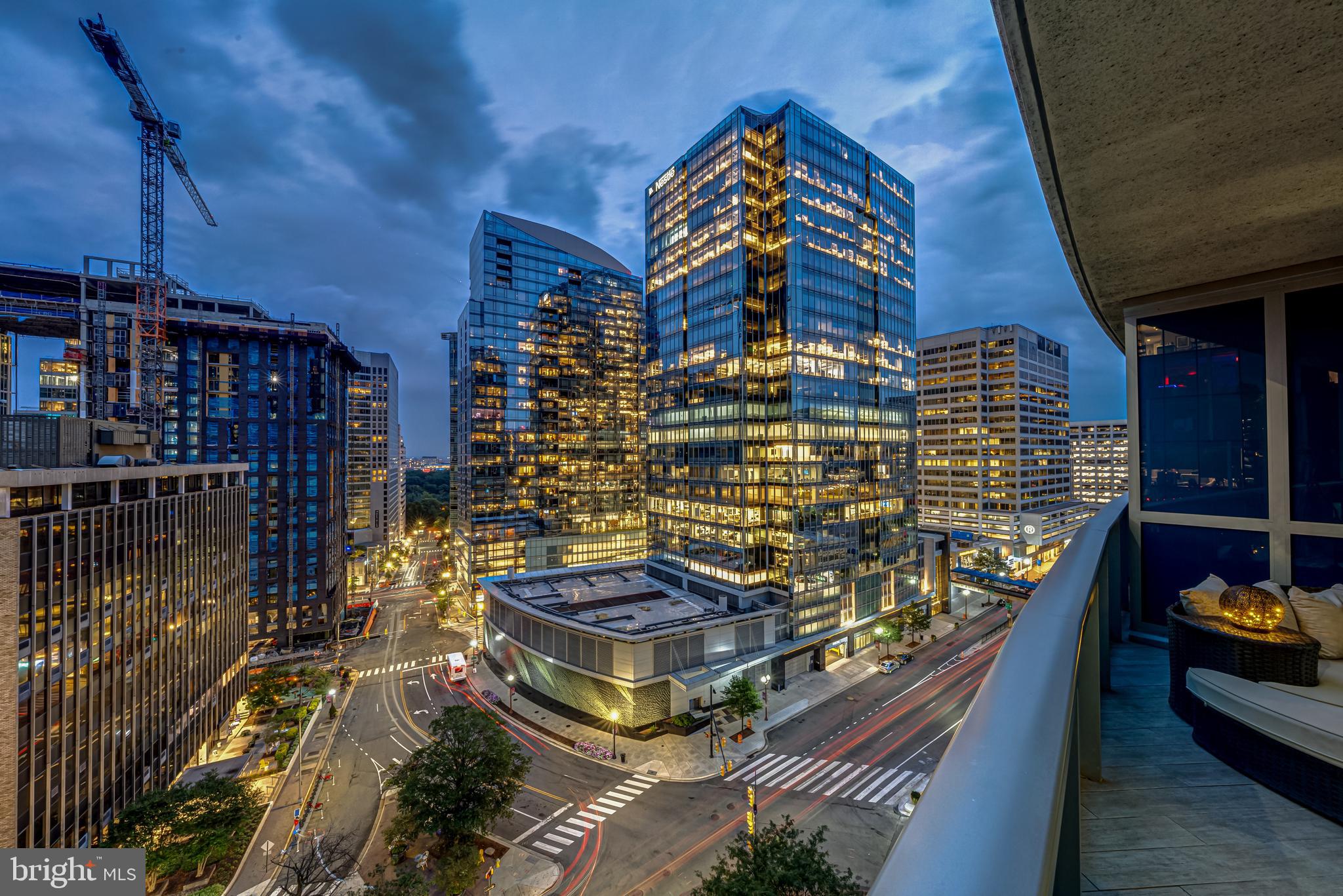 TURNBERRY TOWER - Residential