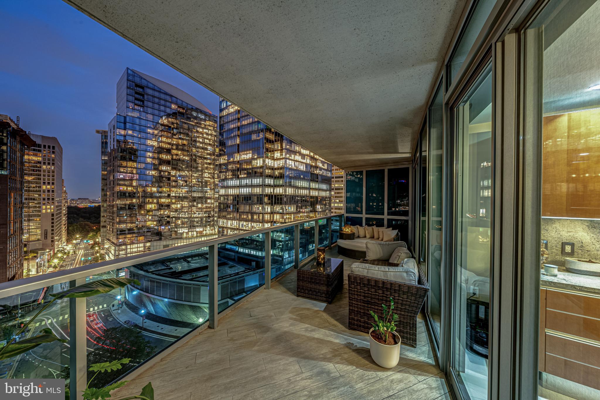 TURNBERRY TOWER - Residential