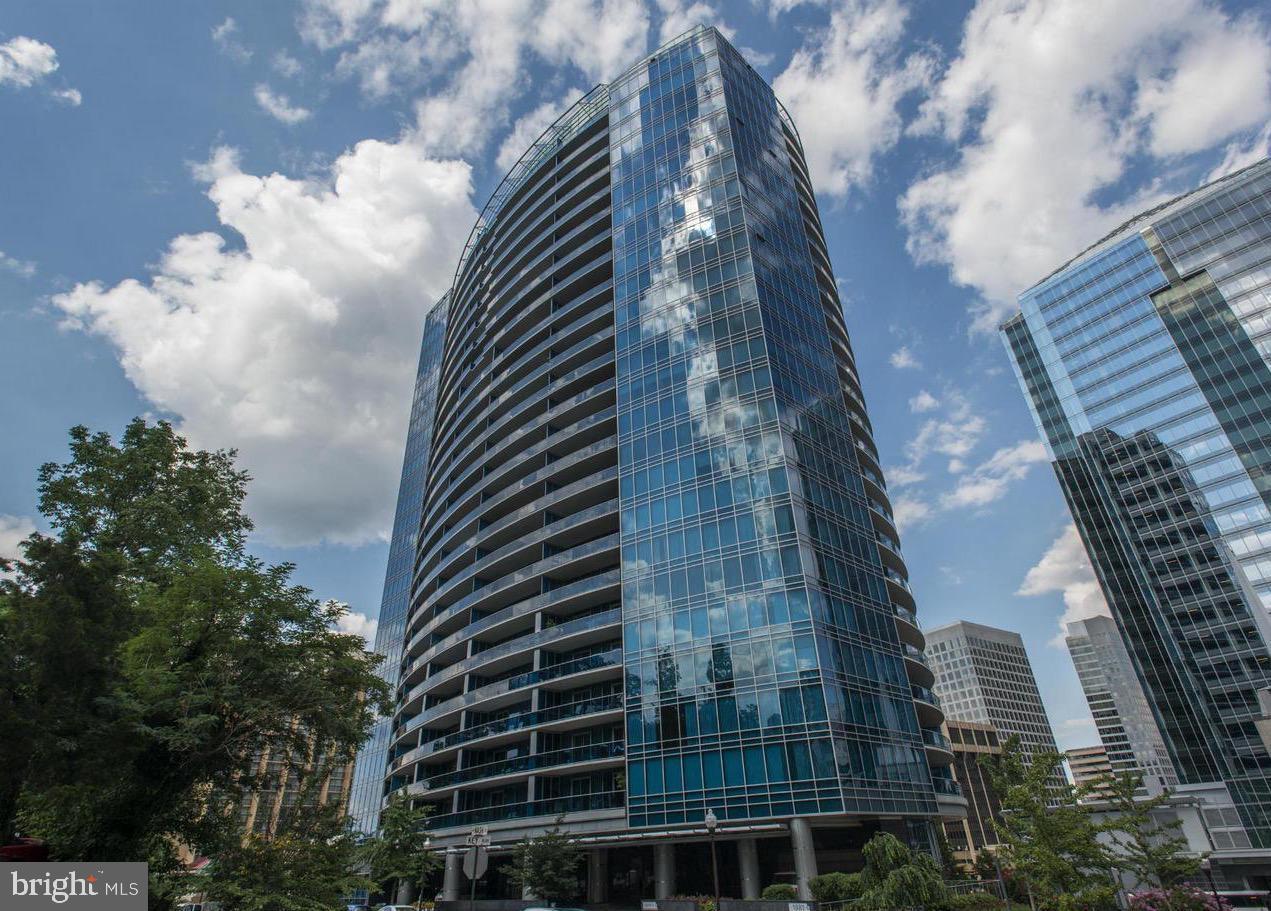 TURNBERRY TOWER - Residential