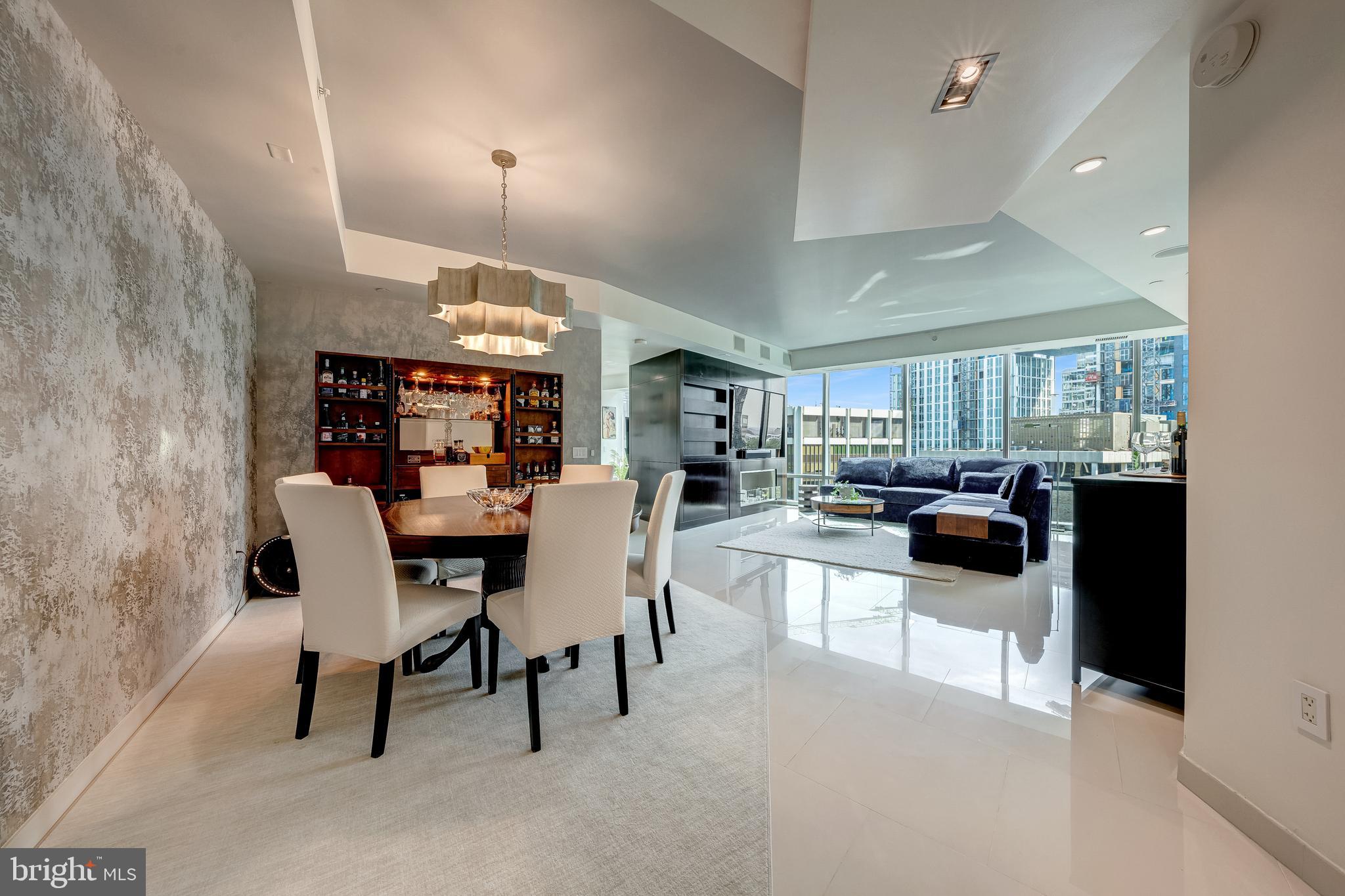 TURNBERRY TOWER - Residential