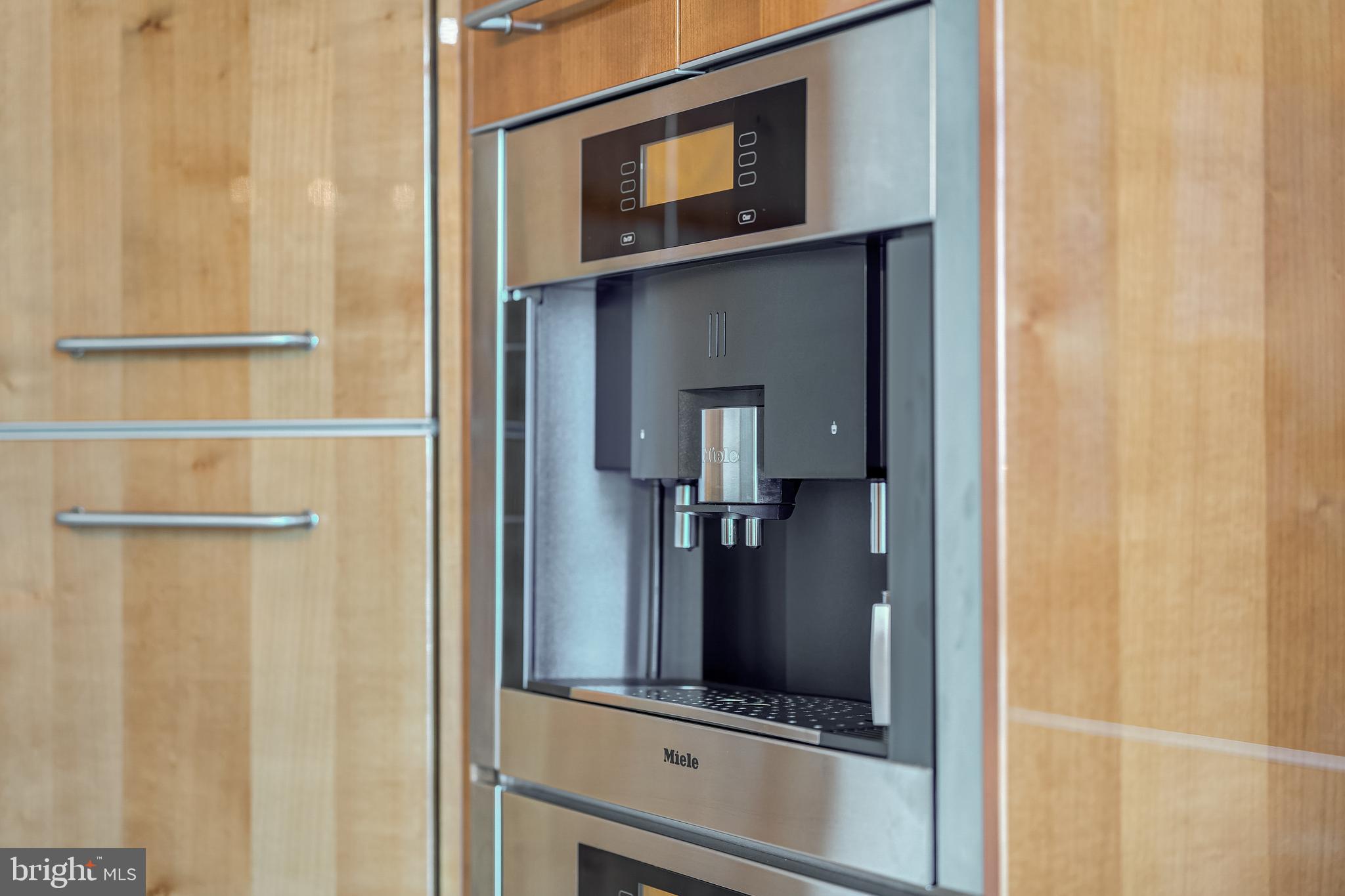 TURNBERRY TOWER - Residential