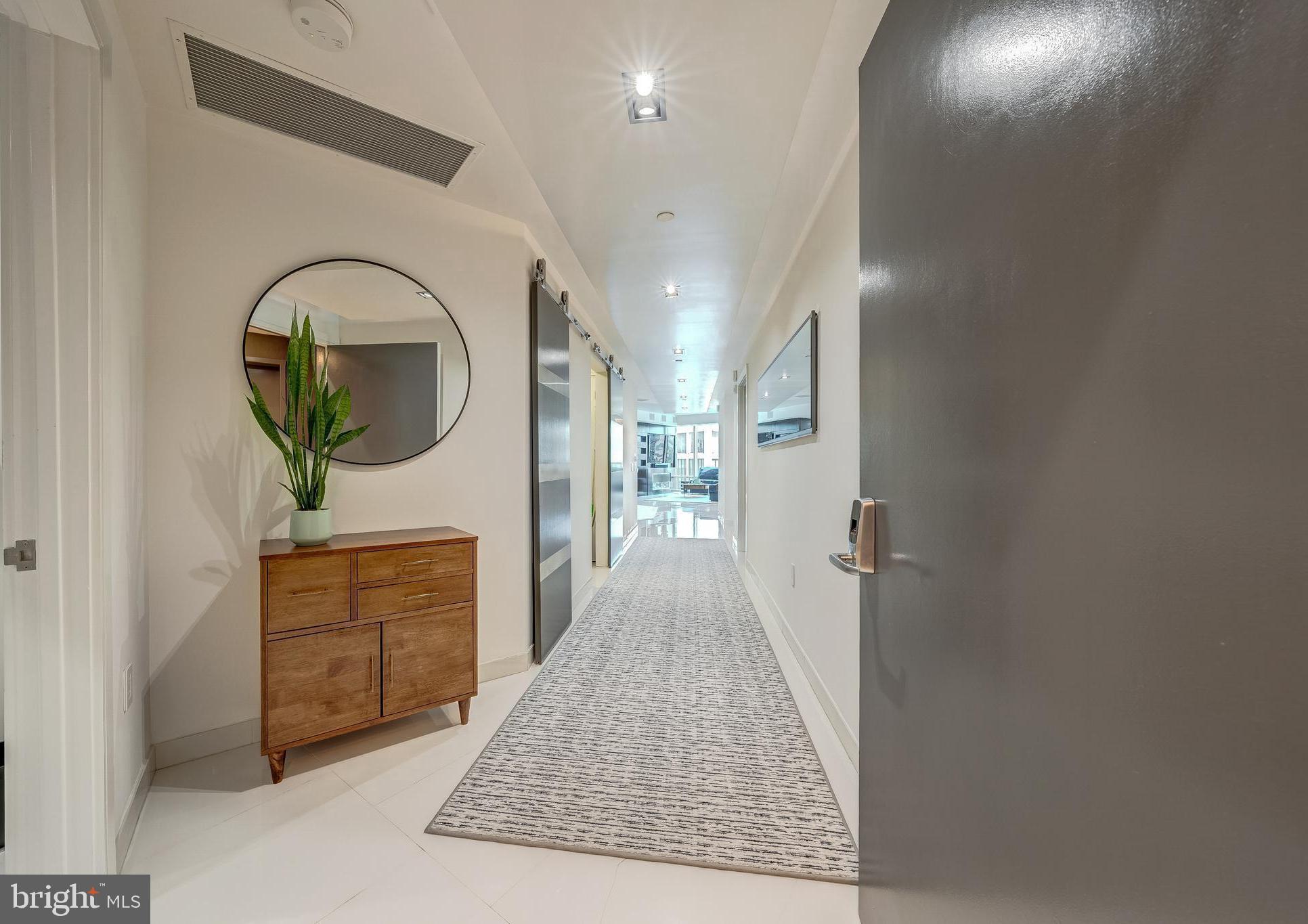 TURNBERRY TOWER - Residential