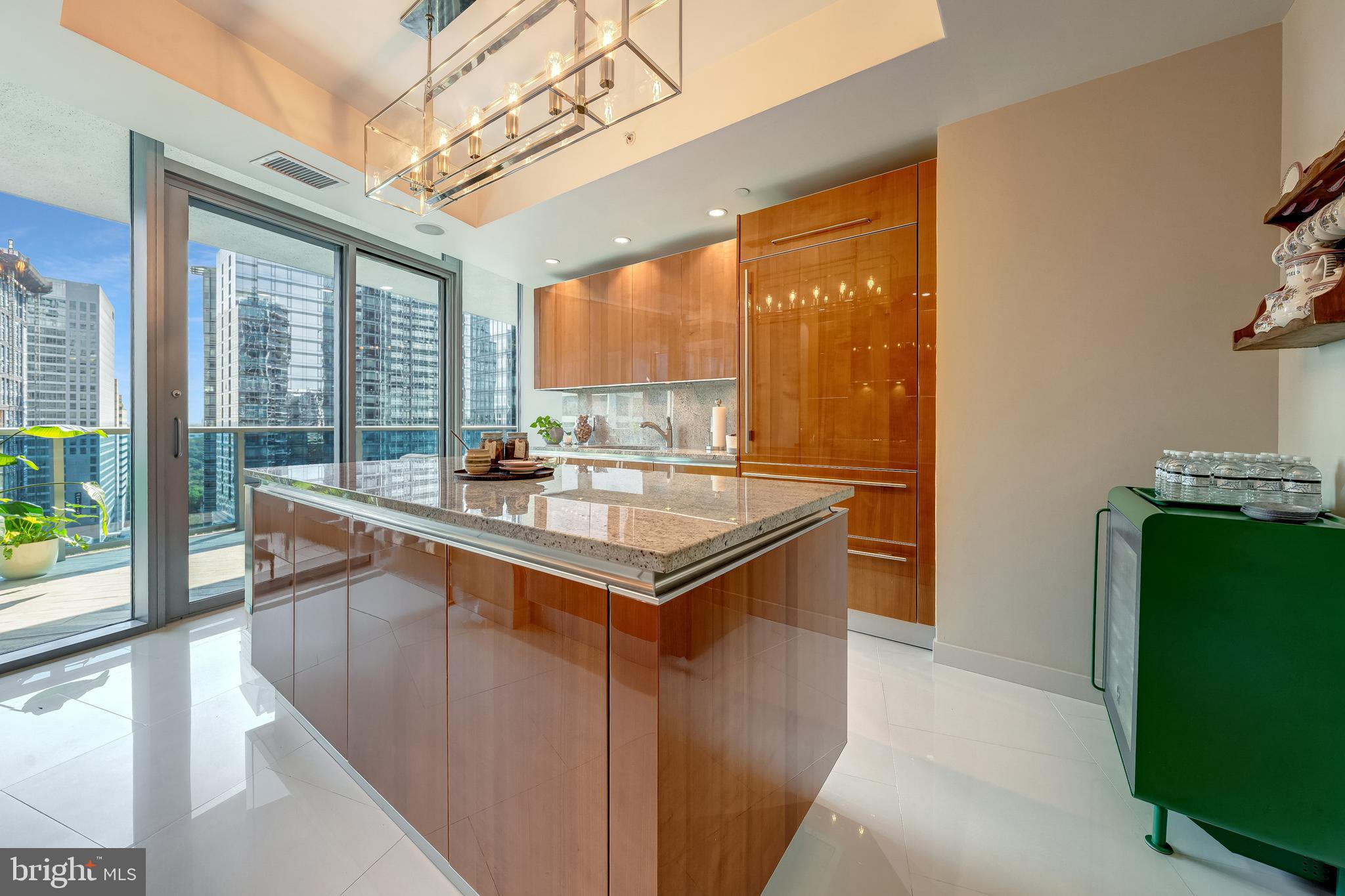 TURNBERRY TOWER - Residential