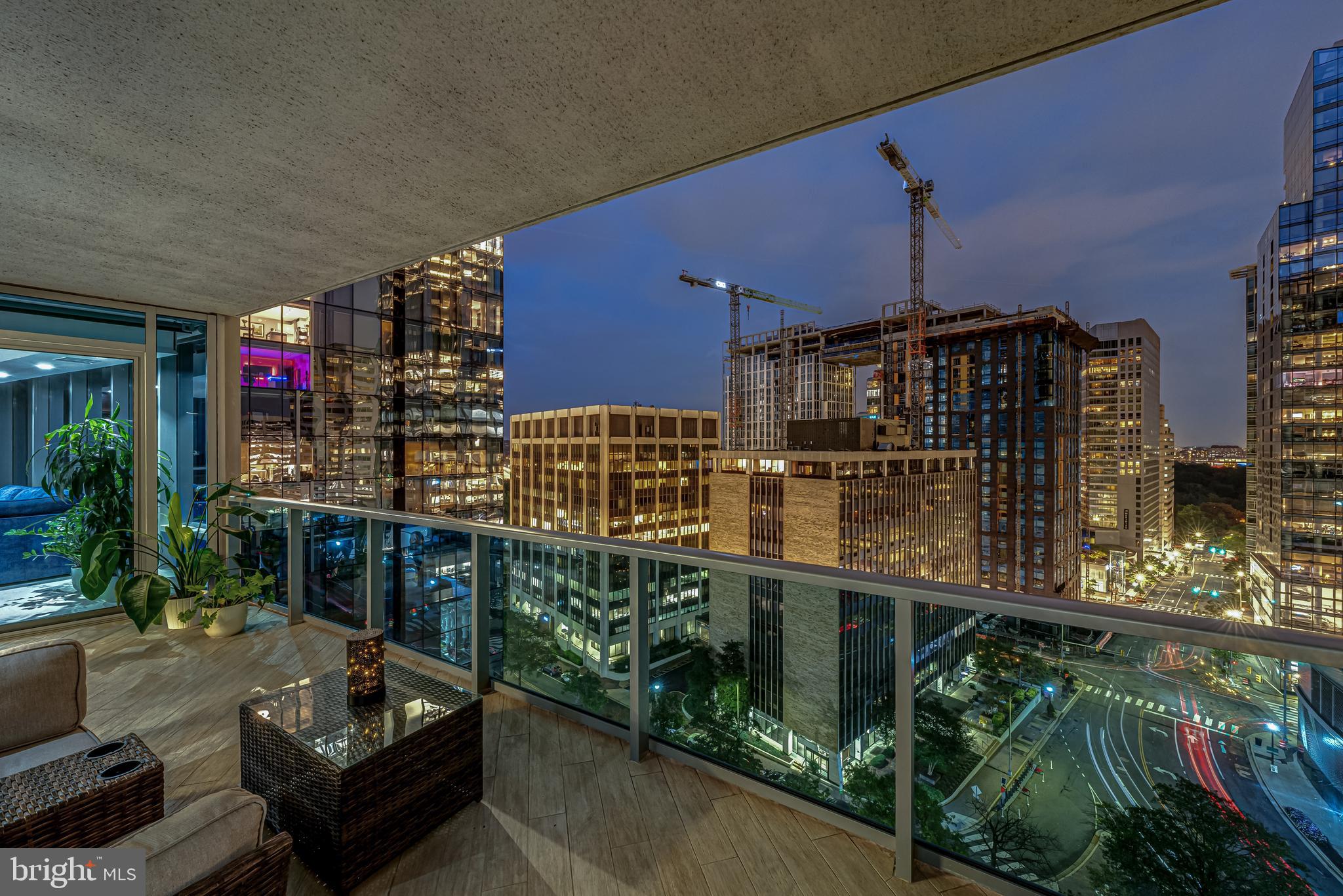 TURNBERRY TOWER - Residential