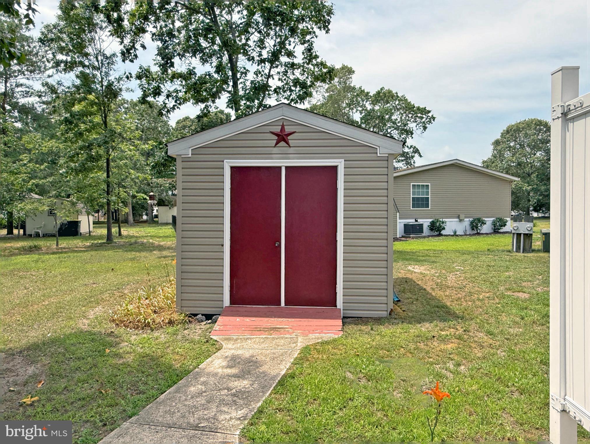 ANGOLA ESTATES - Residential