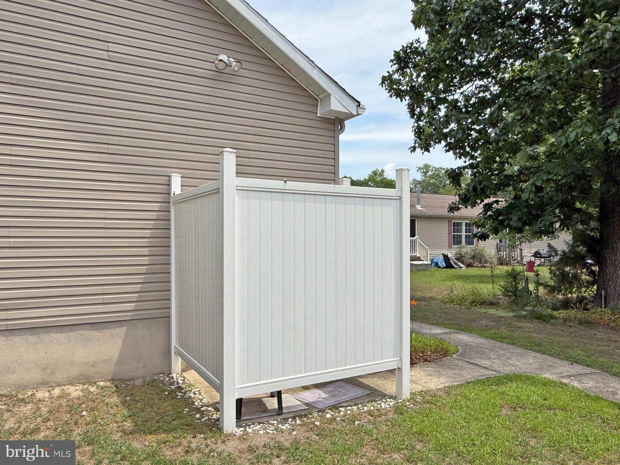 ANGOLA ESTATES - Residential
