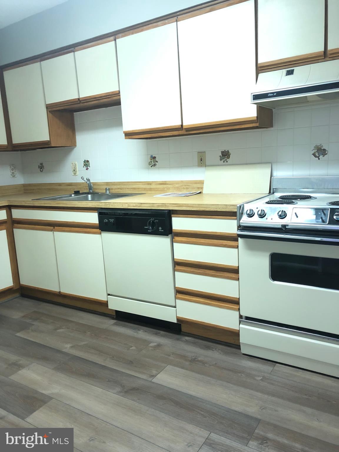 LEISURE WORLD - Residential Lease