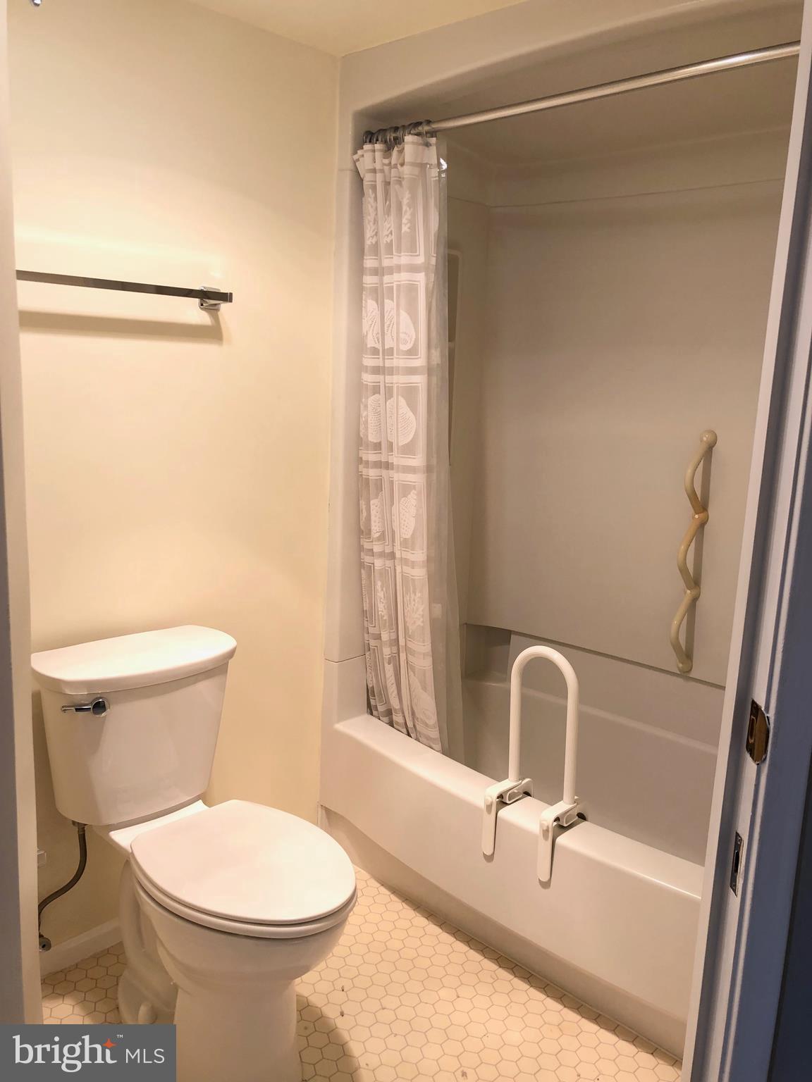 LEISURE WORLD - Residential Lease
