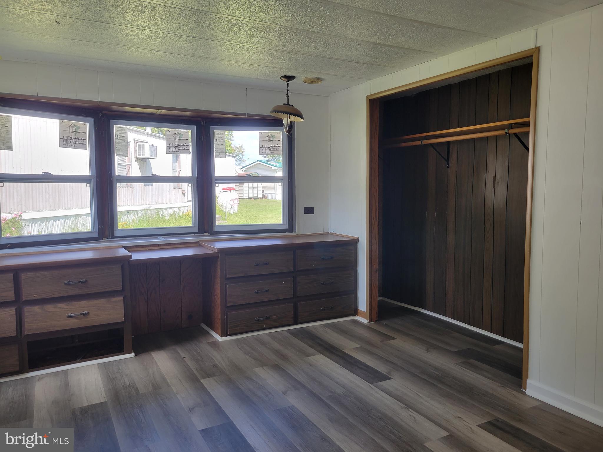 OAK KNOLL ESTATES - Residential