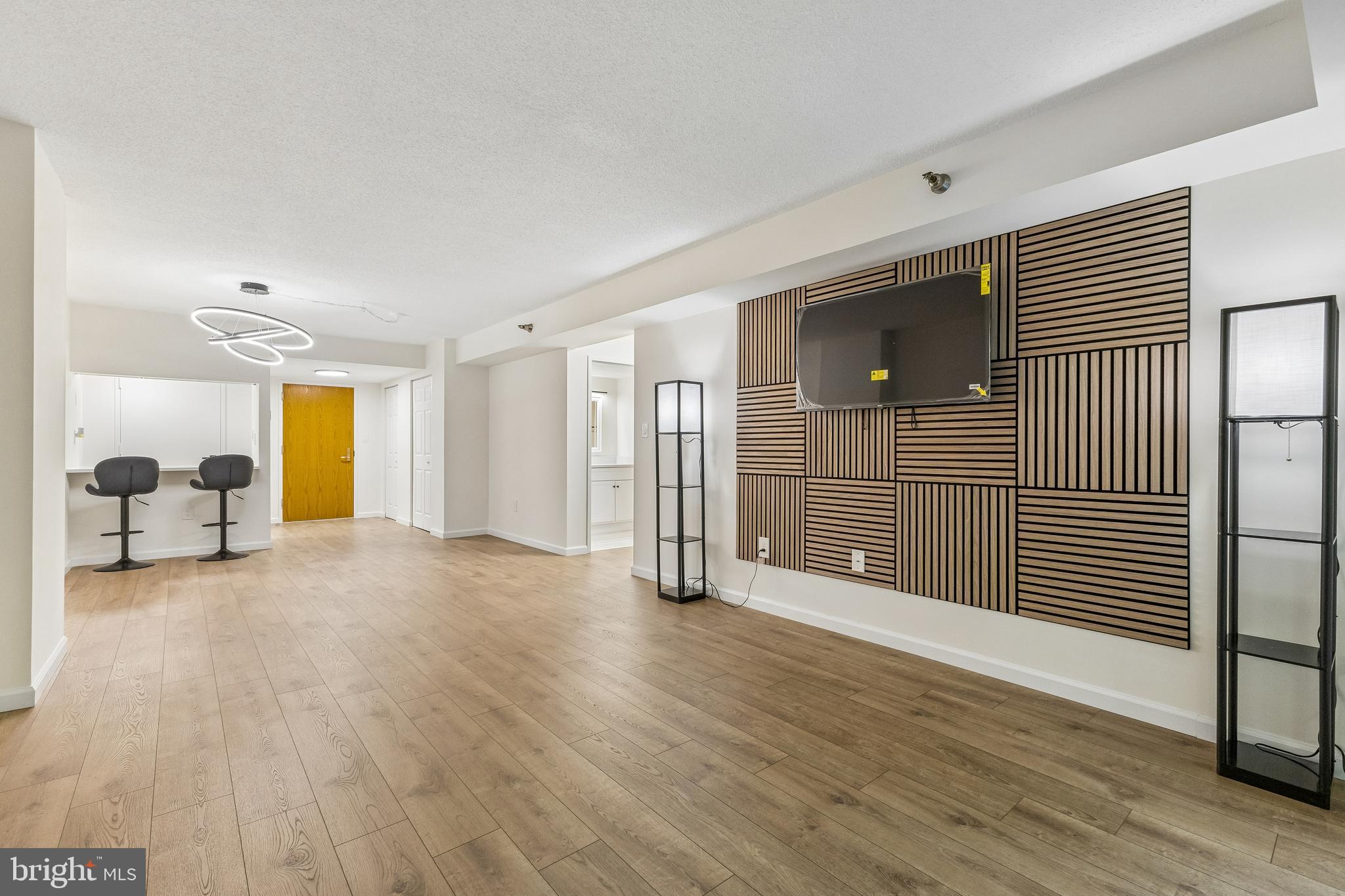 ENCORE OF MCLEAN - Residential