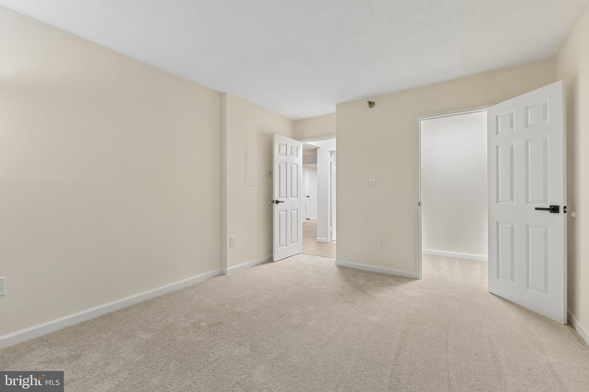 ENCORE OF MCLEAN - Residential