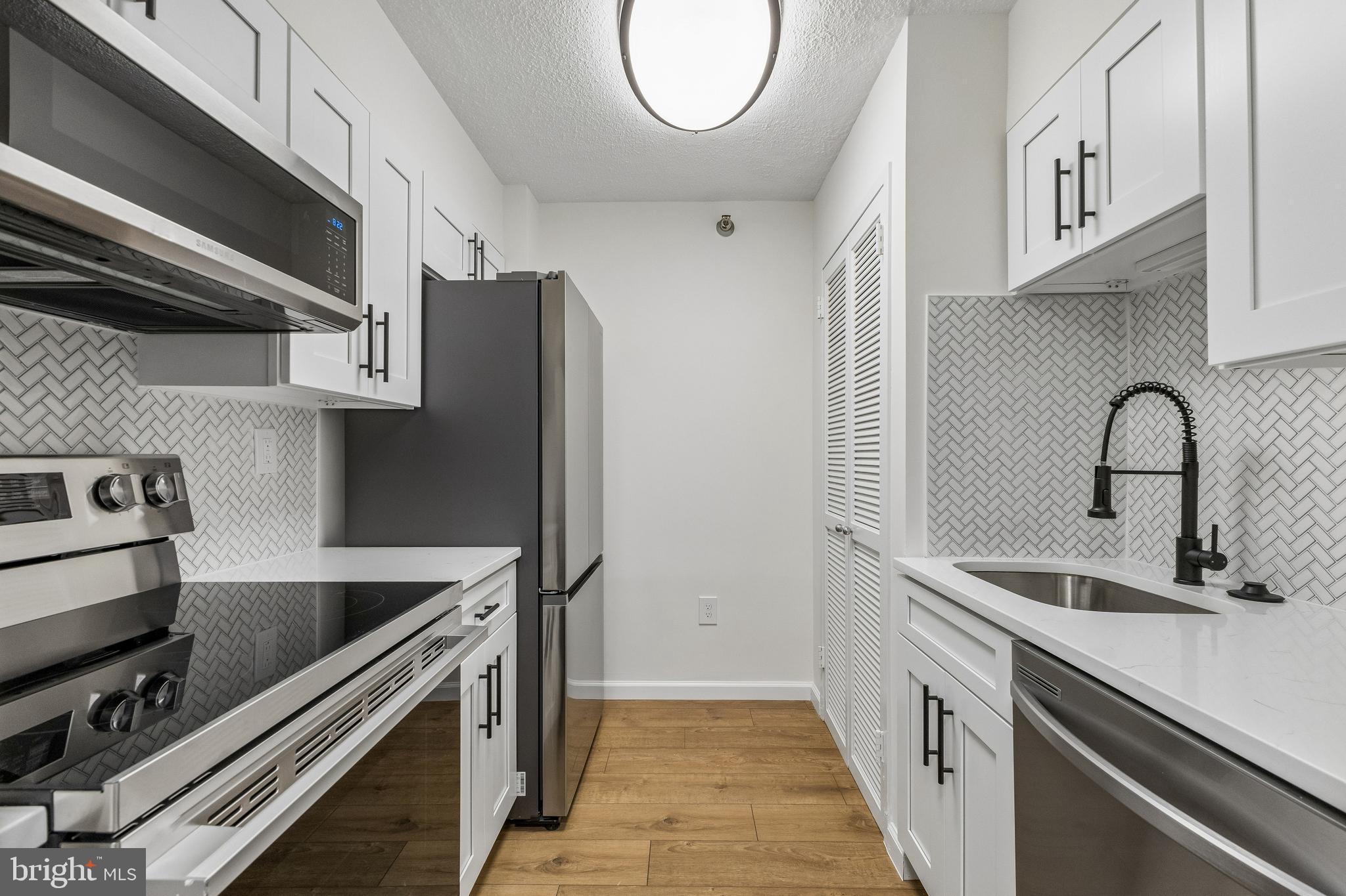 ENCORE OF MCLEAN - Residential