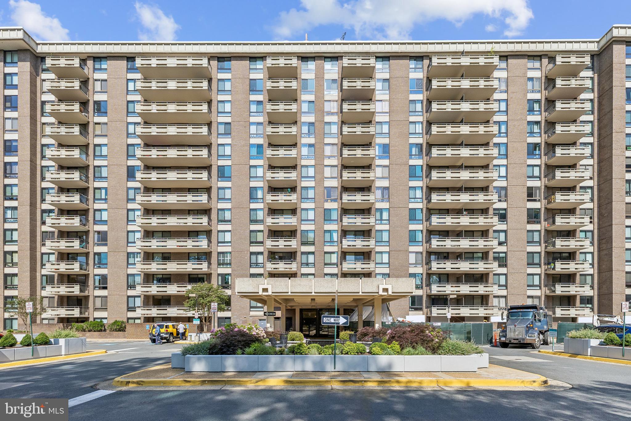 ENCORE OF MCLEAN - Residential