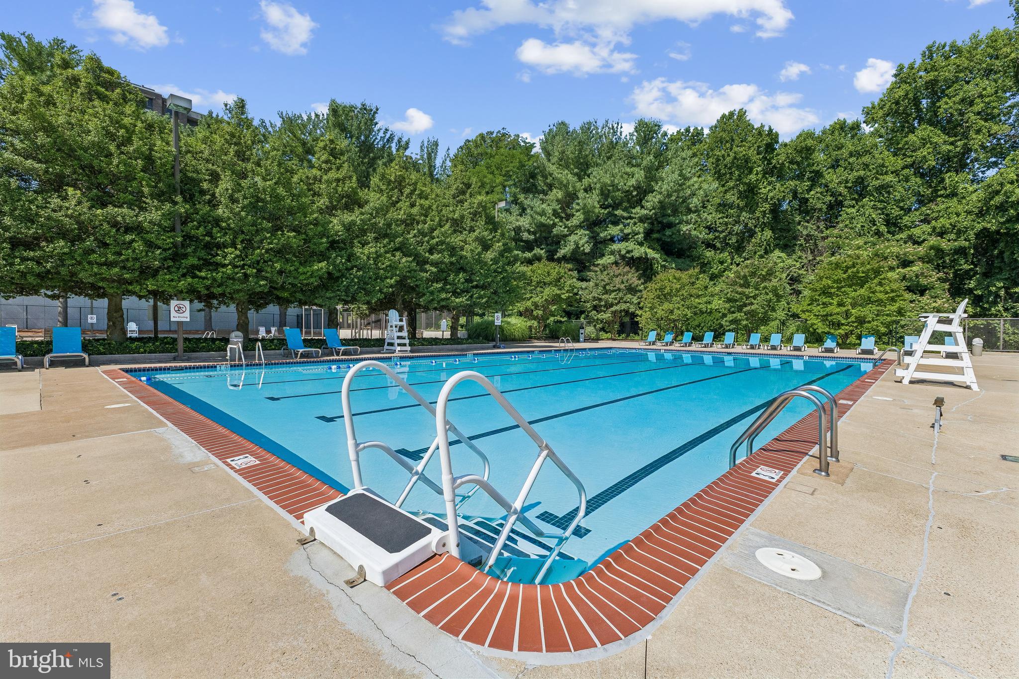 ENCORE OF MCLEAN - Residential