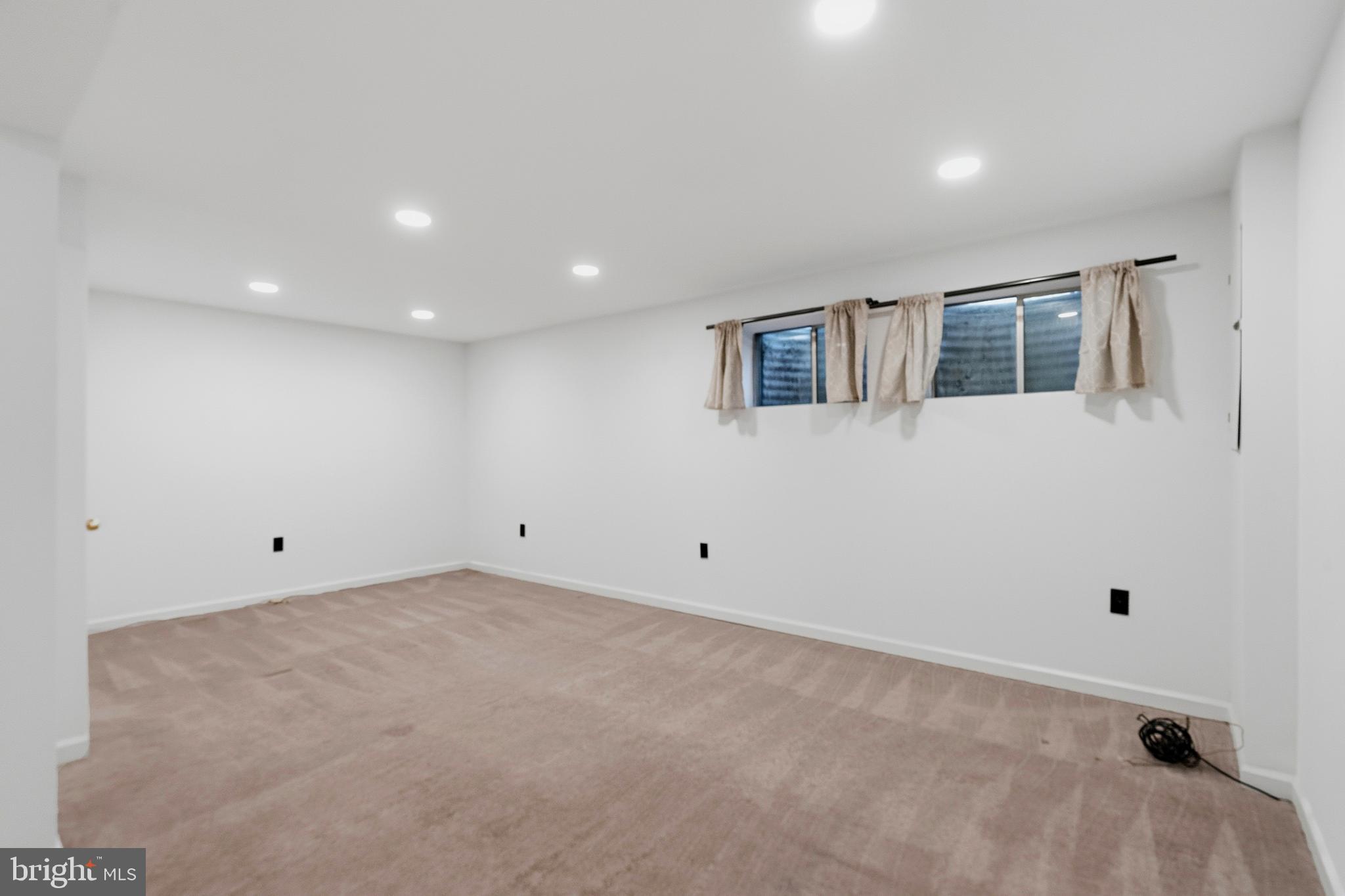 POINT OF WOODS - Residential