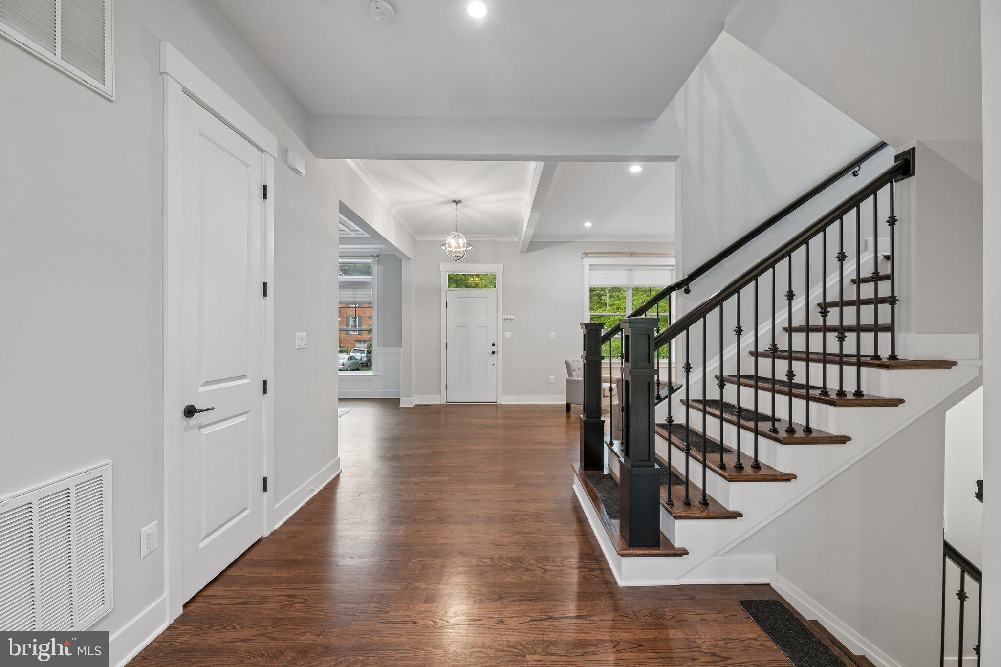 MOUNT DANIEL - Residential