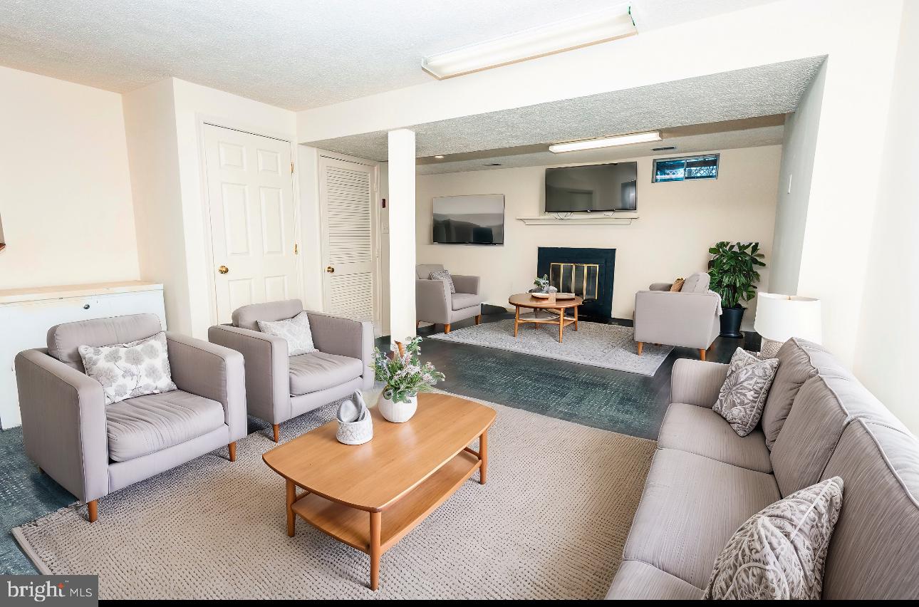 POTOMAC CROSSING - Residential